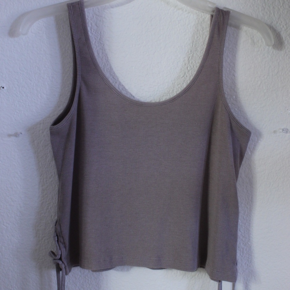 Mauve Crop tank top side details